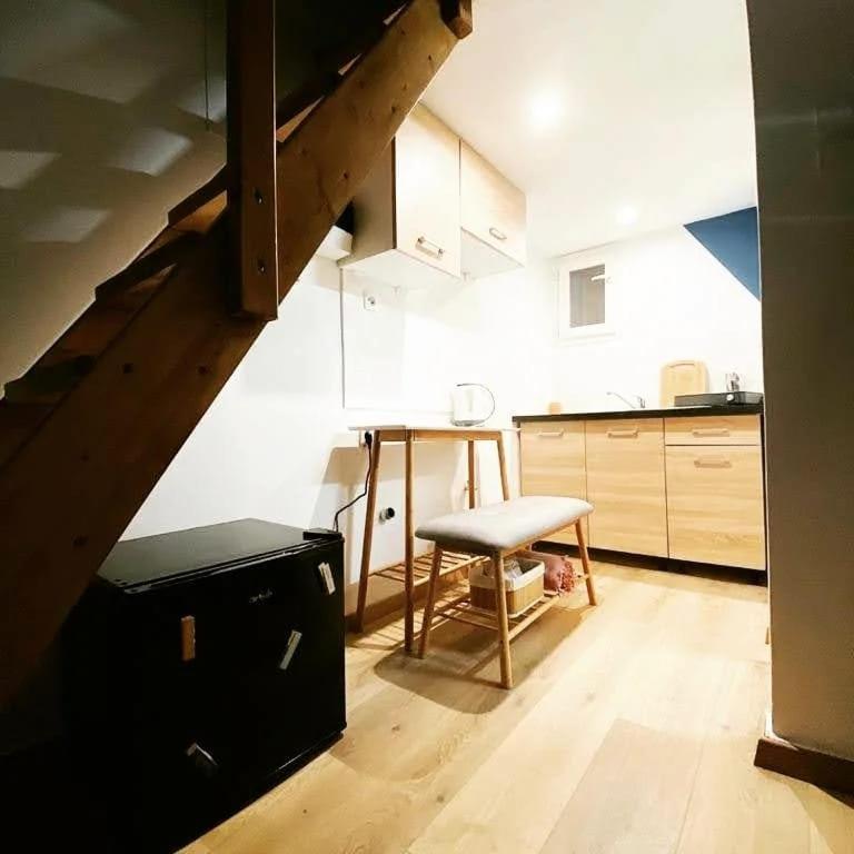 Velestinou Private Maisonette Apartment เอเธนส์ ภายนอก รูปภาพ